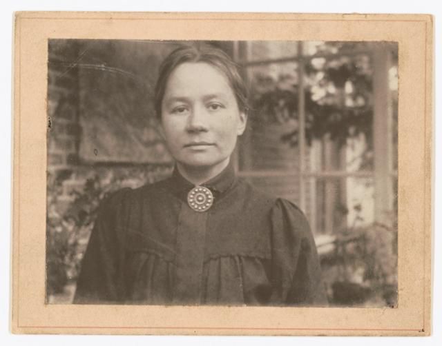 테오의 아내인 요 반 고흐 봉어르. 그는 남편의 유지를 받들어 빈센트 반 고흐의 작품을 알리는 데 평생을 헌신했다. 아트북스 제공