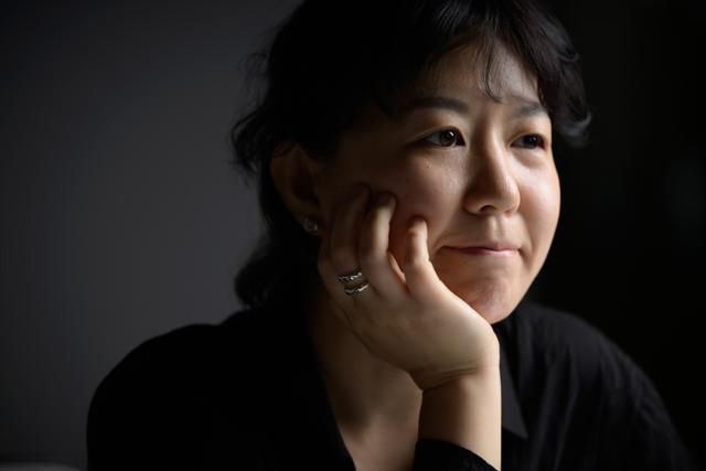 프리랜서 기자 생활을 병행하고 있는 강보라 작가는 첫 소설집 출간이 비교적 늦은 편이라며 그만큼 등단 이후 방황을 많이 했다는 뜻이라고 했다. 하상윤 기자