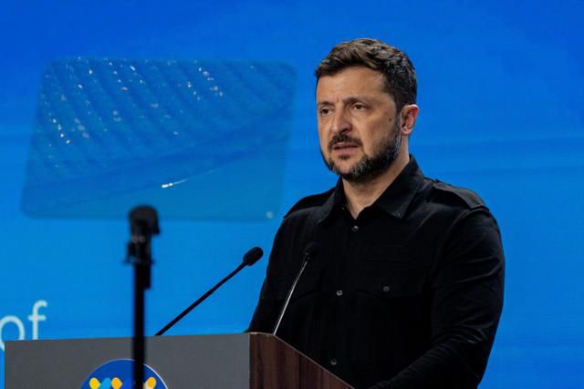 러시아가 우크라이나를 침공 중인 지난 6일 볼로디미르 젤렌스키 우크라이나 대통령이 키이우에서 열린 제3차 연례 도시 및 지역 국제 정상회담에서 연설하고 있다. 키이우=AFP 연합뉴스
