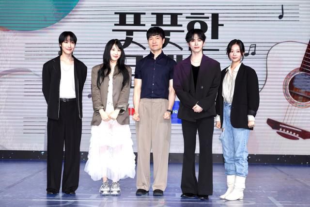 9일 서울 마포구에 위치한 쇼킹K-POP 센터에서는 드라마 '풋풋한 로맨스' 제작발표회가 열렸다. 행사에는 가수 이채연, 원어스 시온, 원위 동명, 배우 최다음과 황경성 감독이 참석했다. 다날엔터테인먼트, 요구르트스튜디오 제공