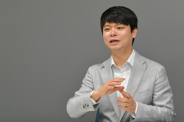 박찬암 스틸리언 대표는 최근 증가하는 휴대폰 해킹 위험을 경고했다. 국가 간 조직적 해킹이 벌어지는 사이버 전쟁에서 휴대폰은 해킹의 최우선 표적이 되고 있다. 남동균 인턴기자