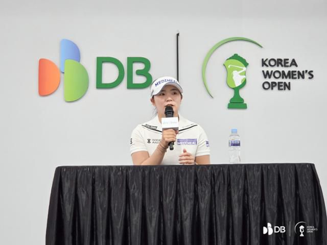 이다연이 12일 충북 음성 레인보우힐스 컨트리클럽에서 열린 DB그룹 제39회 한국여자오픈 1라운드를 마친 후 공식인터뷰에서 소감을 밝히고 있다. 대회조직위원회
