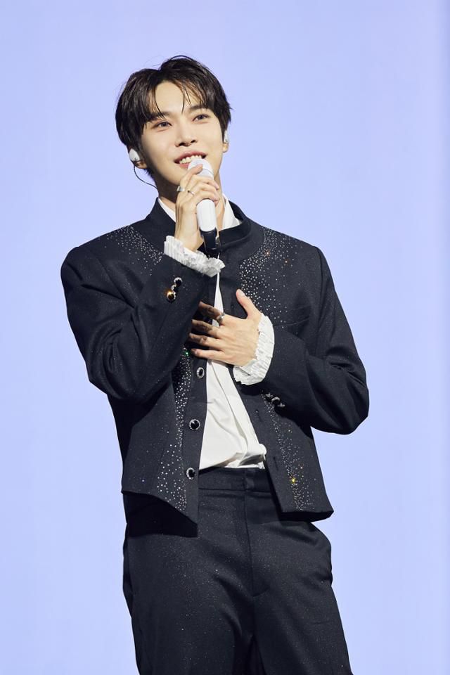 도영은 최근 발매한 두 번째 솔로 앨범 '소어' 전곡을 비롯해 기존에 발매한 자신의 솔로곡들까지 꽉 채운 세트리스트로 '솔로 도영'의 진가를 보여줬다. SM엔터테인먼트 제공