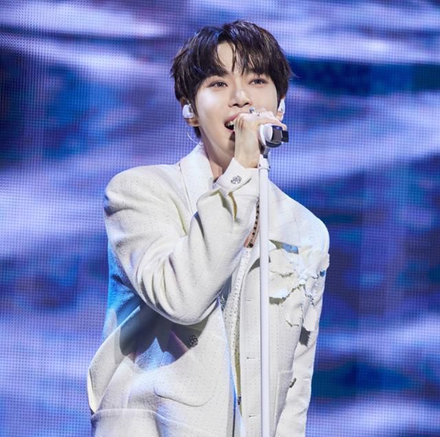 도영은 15일 오후 서울 송파구 잠실동 잠실실내체육관에서 두 번째 솔로 콘서트 '도어스'(2025 DOYOUNG CONCERT 'Doors') 3일차 공연을 개최했다. SM엔터테인먼트 제공
