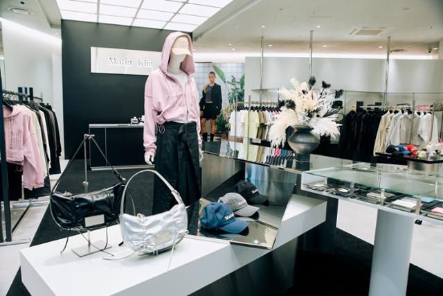 일본 도쿄 시부야에 위치한 '마뗑킴'의 매장 내부. 하고하우스 제공