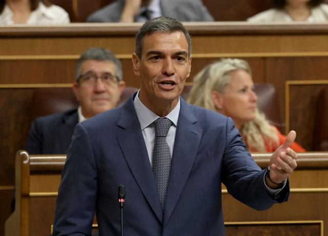페드로 산체스 스페인 총리가 지난 18일 마드리드 국회의사당에서 발언하고 있다. 마드리드=AFP 연합뉴스