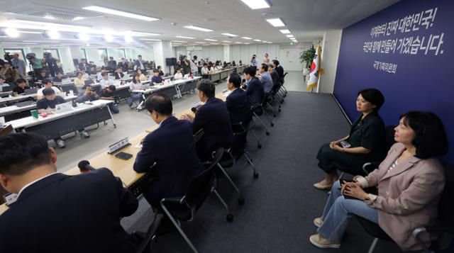이한주 국정기획위원회 위원장이 22일 서울 종로구 정부서울청사 창성동 별관 브리핑실에서 기자간담회를 하고 있다. 뉴시스