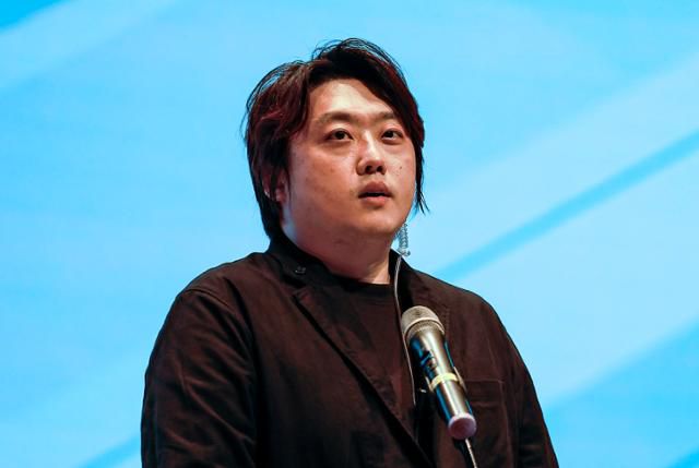 박단 대한전공의협의회 비상대책위원장이 5월 17일 서울 강남구 코엑스에서 열린 2025 젊은의사포럼에서 개회사를 하고 있다. 뉴시스