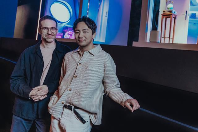 어쩌면 해피엔딩 박천휴(오른쪽) 윌 애런슨. ⓒMatthew Murphy