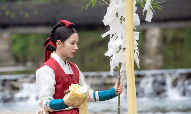 드라마 '귀궁'의 무녀 여리(김지연). SBS 제공