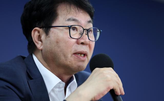 이한주 국정기획위원회 위원장이 22일 서울 종로구 정부서울청사 창성동 별관 브리핑실에서 기자간담회를 하고 있다. 뉴시스