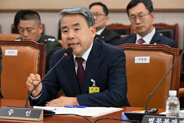 이종섭 전 국방부 장관이 21일 국회 법제사법위원회에서 열린 '채 상병 특별검사법' 입법청문회에서 의원의 질의에 답변하고 있다. 고영권 기자