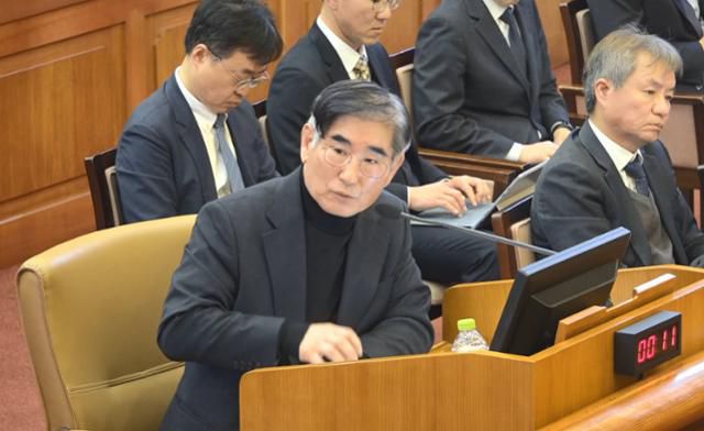 김용현 전 국방부 장관이 1월 23일 서울 종로구 헌법재판소에서 열린 윤석열 전 대통령 탄핵심판 4차 변론기일에 출석해 증언하고 있다. 헌법재판소 제공