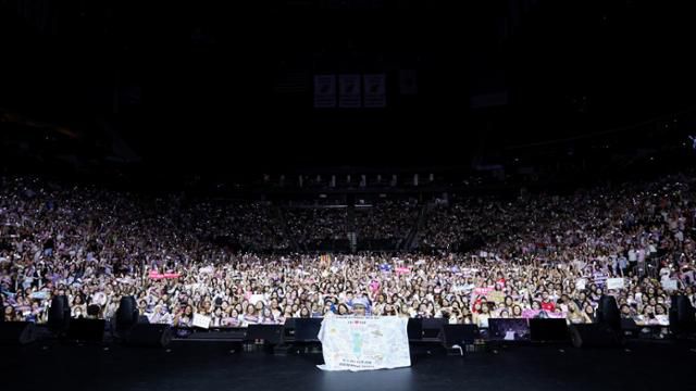 백현이 성공적인 미국 투어의 시작을 알렸다. 아이앤비100 제공