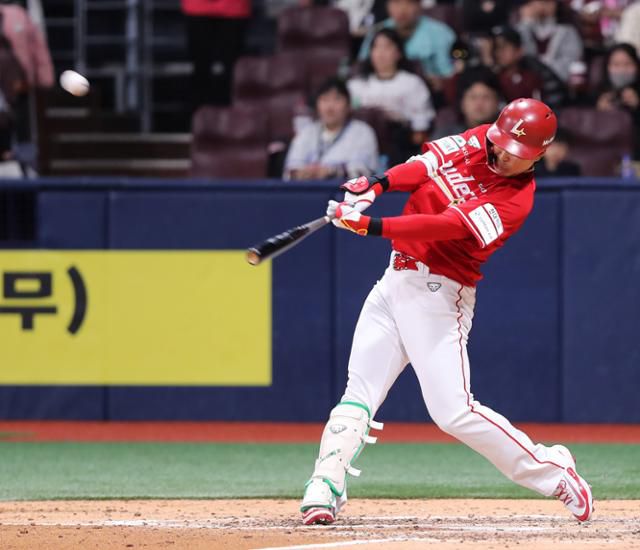 한유섬의 타격 모습. SSG 제공