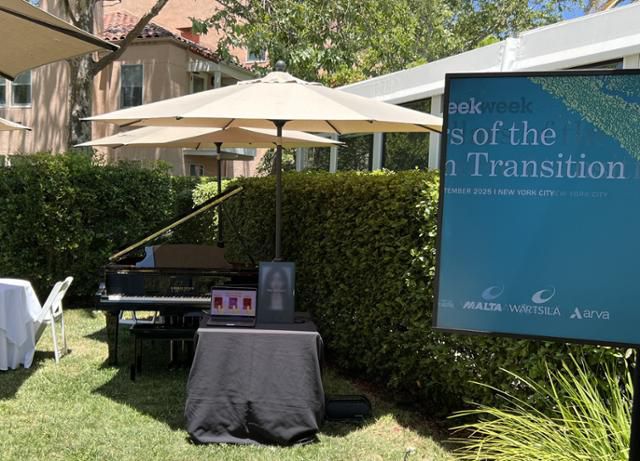 6월 24, 25일 미국 캘리포니아에서 열린 ‘뉴스위크 AI 임팩트 서밋’ 행사장에 광주과학기술원(GIST) 인공지능연구소가 개발한 AI 피아노가 전시돼 있다. GIST 제공