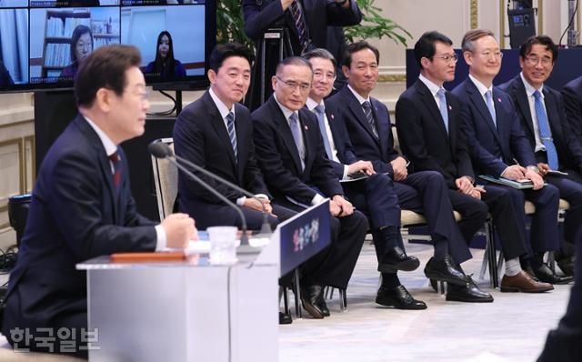 3일 서울 종로구 청와대 영빈관에서 열린 이재명 대통령 취임 첫 공식 기자회견 '대통령의 30일, 언론이 묻고 국민에게 답하다'에 참모진들이 참석하고 있다. 왕태석 선임기자