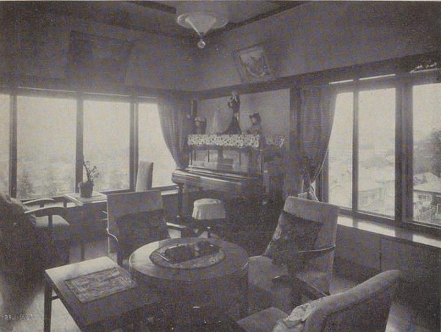 1939년 11월 '조선과 건축'에 실린 '문화주택'의 내부. 응접실 한쪽에 당시 문화주택의 필수품으로 여겨지던 피아노가 놓여 있다. 혜화1117 제공