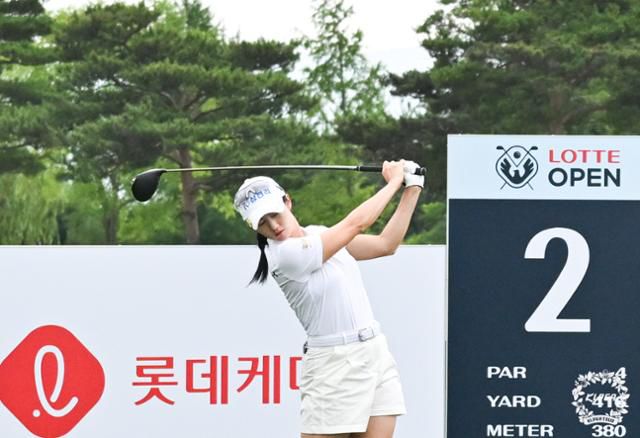 이세희가 롯데오픈 2라운드 2번 홀에서 티샷을 하고 있다. KLPGA 제공