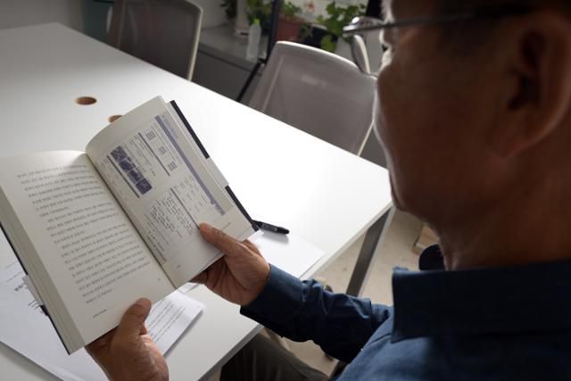 원혜영 웰다잉문화운동 대표가 서울 중구 사무실에서 본보와 인터뷰 중 자신이 원하는 장례 방법에 대해 이야기하고 있다. 강예진 기자