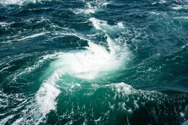 나루토해협의 소용돌이.