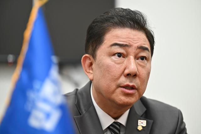 8일 국회에서 김병기 더불어민주당 원내대표 겸 당대표가 본보와 인터뷰하고 있다. 정다빈 기자