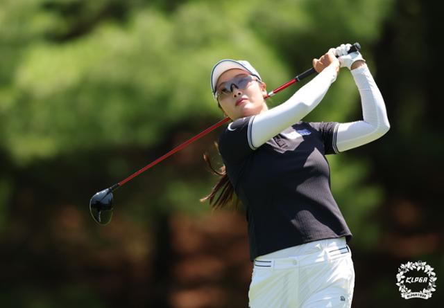 한진선이 티샷을 하고 있다. KLPGA 제공