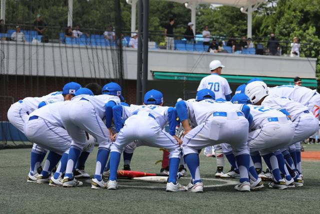 수영초 5회초 추격의 의지를 불태우는 장면. 울진=박상은 기자