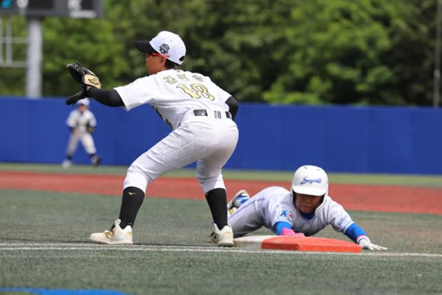 수영초 5회초 선두타자 백재하의 귀루 장면. 울진=박상은 기자