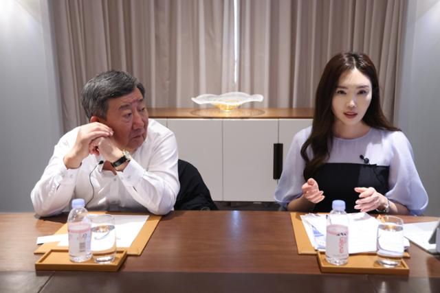 최유리(왼쪽) 카스피안그룹 회장과 김율리아 카스피안그룹코리아 대표가 10일 서울 중구 롯데호텔에서 한국일보와 인터뷰하고 있다. 카스피안그룹 제공