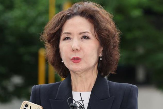 이진숙 교육부 장관 후보자가 6월 30일 서울 여의도 한국교육시설안전원에 마련된 인사청문회 사무실로 출근하며 취재진의 질의에 답변하고 있다. 뉴스1