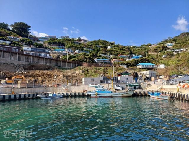 산불이 닥치기 전 따개비마을의 모습. 대나무숲이 우거지고 바다빛깔이 맑았다. 독자 제공