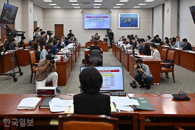 이진숙 교육부 장관 후보자가 16일 국회 교육위원회에서 열린 인사청문회에서 질의에 답변하고 있다. 정다빈 기자
