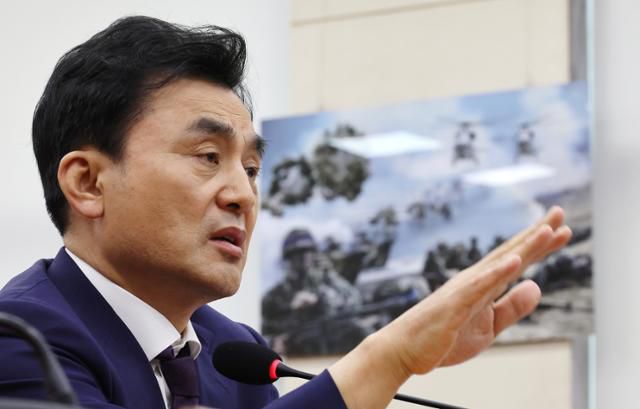 안규백 국방부 장관 후보자가 15일 국회 인사청문회에서 질의에 답변하고 있다. 연합뉴스