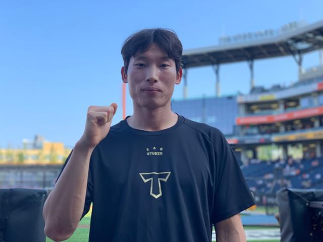 김호령이 10일 대전 한화생명 볼파크 원정 더그아웃에서 파이팅 포즈를 취하고 있다. 대전=박주희 기자