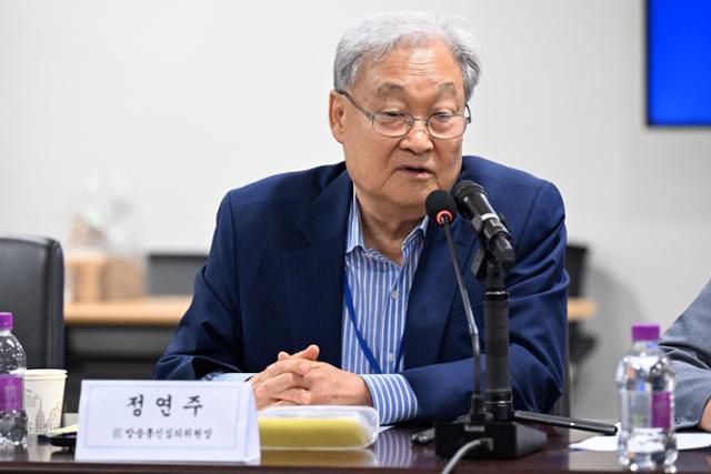정연주 전 방송통신심의위원장이 7월 16일 서울 종로구 국정기획위원회에서 열린 '미디어혁신범국민협의체(가칭) 추진을 위한 의견수렴 간담회'에서 인사말을 하고 있다. 뉴시스