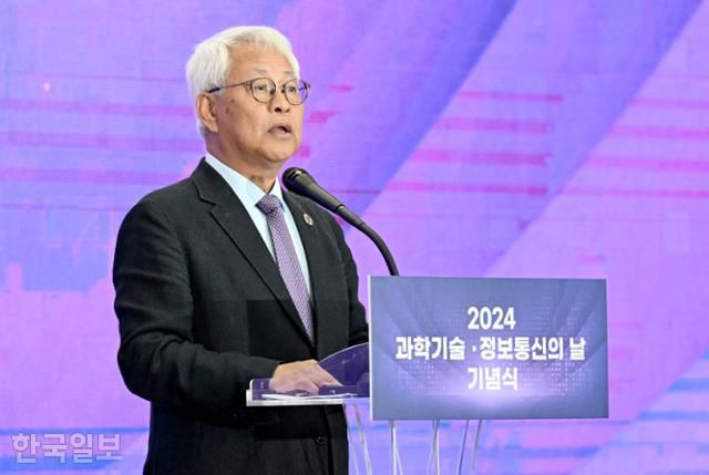 이태식 한국과학기술단체총연합회장이 지난해 4월 경기 과천시 국립과천과학관 열린 '2024 과학기술·정보통신의 날 기념식'에서 개회사를 하고 있다. 서재훈 기자
