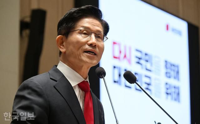 김문수 당시 국민의힘 대선 후보가 5월 9일 국회에서 열린 의원총회에서 발언하고 있다. 김 후보는 이날 이런 단일화에 응할 수 없고, 내가 나서서 승리하겠다”고 사실상 단일화를 거부했다. 고영권 기자