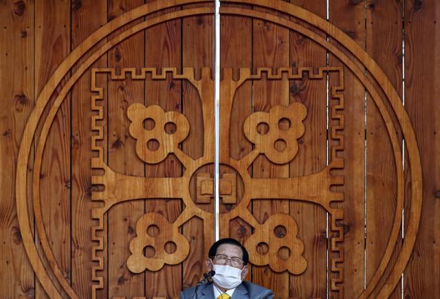 신천지 교주 이만희씨가 2020년 3월 경기 가평군 신천지연수원 '평화의 궁전'에서 기자회견을 하고 있다. 코리아타임스 자료사진