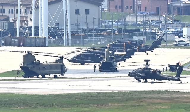 7월 29일 경기 평택시 캠프 험프리스에서 CH-47 치누크 헬기가 이륙 준비를 하고 있다. 평택=뉴시스