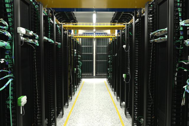 광주 오룡동 국가 AI 데이터센터 내부 전산실에 엔비디아의 'H100'을 비롯한 그래픽처리장치(GPU)를 활용한 슈퍼컴퓨터가 설치돼 있다. NHN 제공