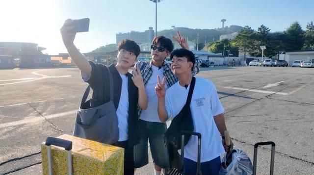 가수 임영웅의 예능 ‘섬총각 영웅’에 배우 이이경, 유튜버 궤도와 ‘흑백요리사’ 출신 임태훈 셰프가 합류한다. SBS 제공