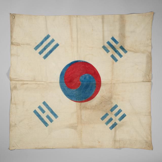 프랑스 파리 국립기메동양박물관이 소장한 1900년 파리 만국박람회에 설치된 태극기. 대한민국역사박물관 제공