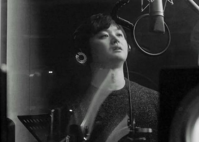 녹음실에서 노래하는 황가람. 황가람 제공