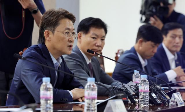 권대영 금융위원회 부위원장이 21일 오전 서울 중구 은행연합회에서 열린 석유화학 경쟁력 제고를 위한 금융권 간담회에서 발언하고 있다. 뉴시스