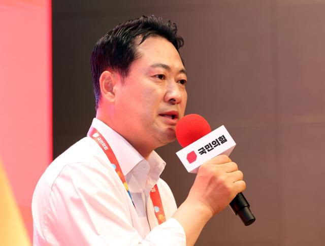 장동혁 국민의힘 대표가 29일 인천 중구 인천국제공항공사 항공교육원에서 열린 '2025 국민의힘 국회의원 연찬회'에 참석해 마무리 발언을 하고 있다. 뉴시스