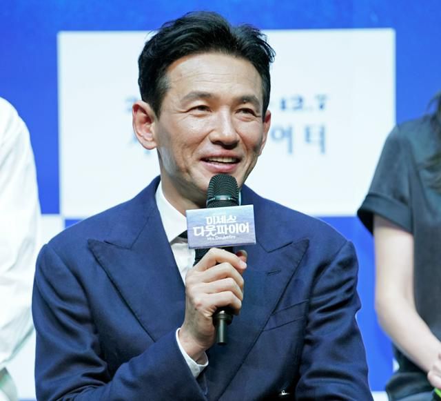 배우 황정민이 '미세스 다웃파이어'로 10년 만에 뮤지컬 무대에 복귀하는 소회를 밝혔다. 샘컴퍼니 제공