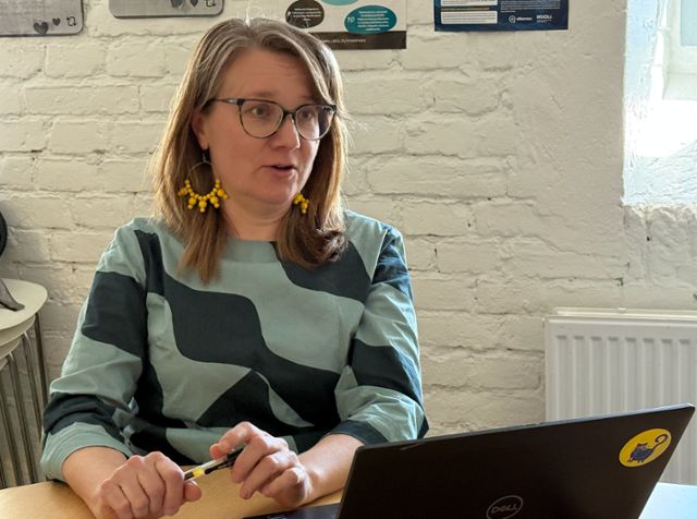 크리스타 프루스키 핀란드 미디어교육협회(FSME) 전무이사가 핀란드 헬싱키 소재의 FSME 사무실에서 한국일보와의 인터뷰에 응하고 있다. 헬싱키=최은서 기자