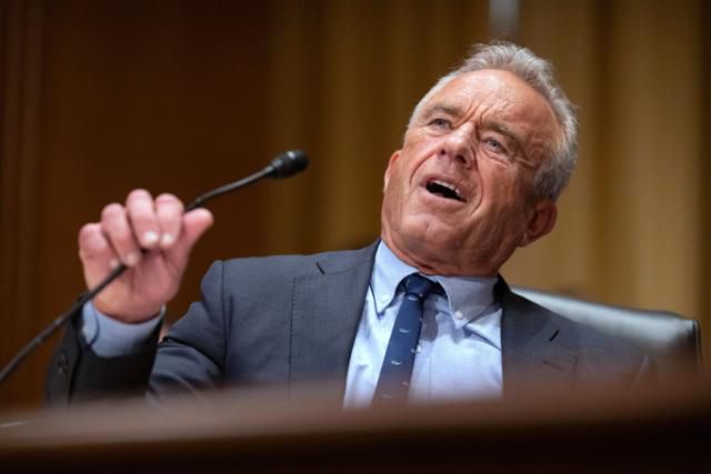 로버트 F 케네디 주니어 미국 보건복지부 장관이 4일 워싱턴 의회에서 진행된 상원 재무위원회에 참석한 모습. 워싱턴=AP 연합뉴스