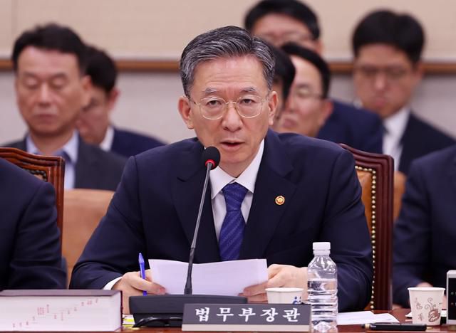 정성호 법무부 장관이 4일 오후 서울 여의도 국회에서 열린 법제사법위원회 전체회의에서 발언하고 있다. 정 장관은 일반 국민에게 피해를 주지 않는 개혁을 해야 한다고 강조했다. 뉴시스